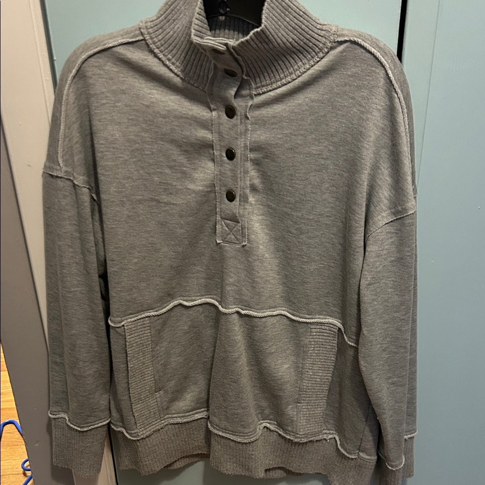 Women's Gray Button-Collar Sweatshirt